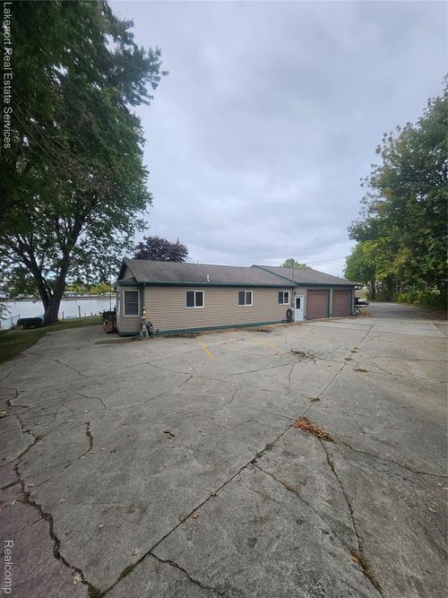 1819 Riverside Dr, Port Huron, MI, 48060-3248 | Card Image