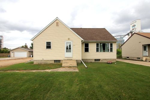 413 W Borden Ave, Buffalo Lake, MN, 55314-1024 | Card Image
