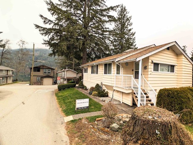 251 1 St Avenue, House other with 4 bedrooms, 2 bathrooms and null parking in Cultus Lake BC | Image 2