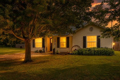 807 Lee St, Tioga, TX, 76271-2585 | Card Image
