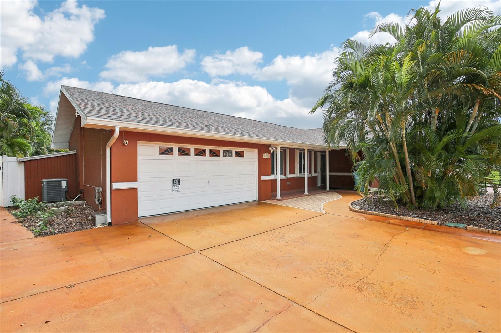 Thacher Ave, Largo, FL 33774