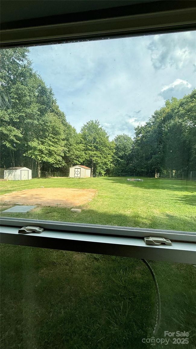View outside from rear BR | Image 22