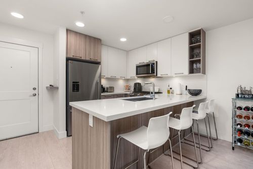 214-14022 N Bluff Rd, White Rock, BC, V4B0B7 | Card Image
