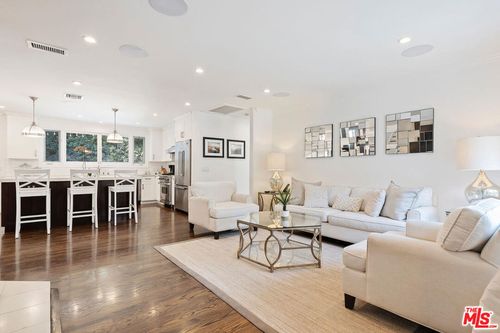 3955 Weslin Ave, Sherman Oaks, CA, 91423-4728 | Card Image