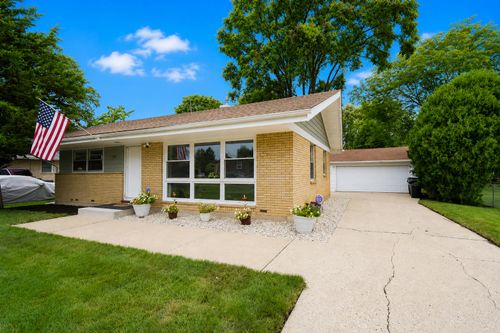 1802 Fairfield Rd, Lindenhurst, IL, 60046-9255 | Card Image
