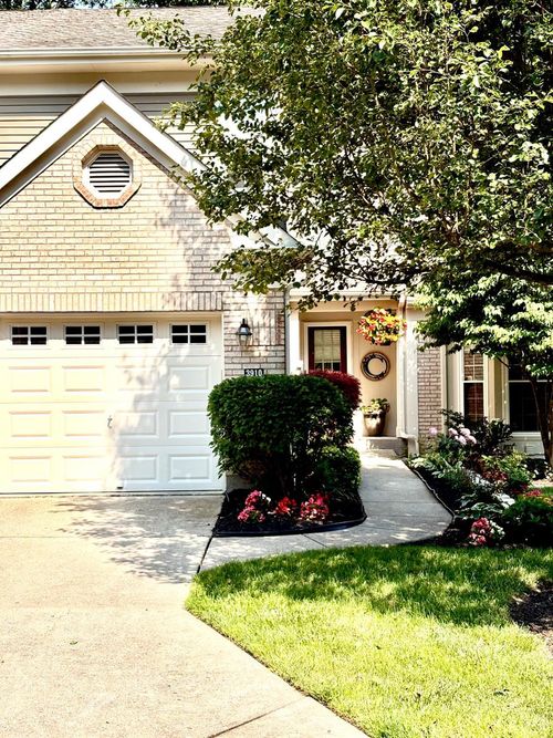 3910 Vineyard Green Dr, Cincinnati, OH, 45255 | Card Image