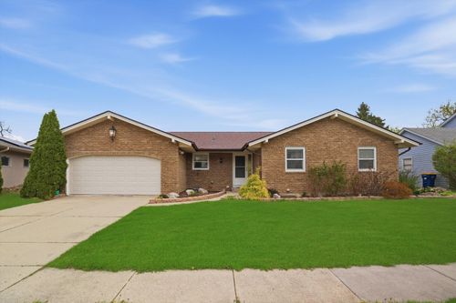 25 Devonshire Cir, Elgin, IL, 60123-1240 | Card Image