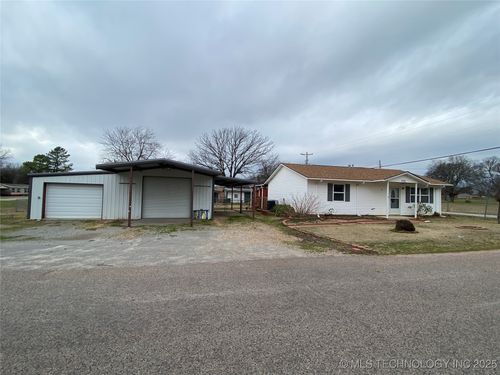 105 N Collins St, Colbert, OK, 74733-2021 | Card Image
