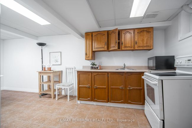 84 Frontenac Cres, House other with 5 bedrooms, 3 bathrooms and 4 parking in Deep River ON | Image 28
