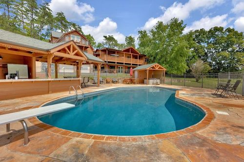 2803 Mary Ridge Farm Rd, Sevierville, TN, 37862-7354 | Card Image