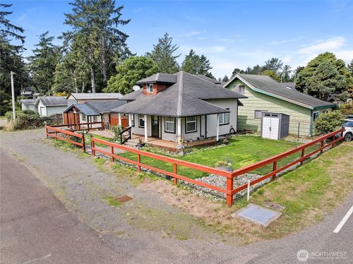 1115 31st St, Seaview, WA, 98644-2003 | Card Image