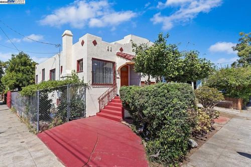 3635 Redding St, Oakland, CA, 94619-1321 | Card Image
