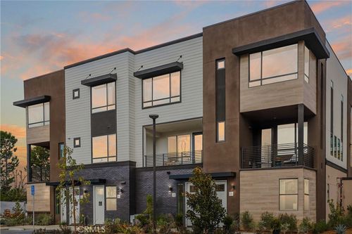 28 Bigsby Dr, Stanton, CA, 90680-4919 | Card Image