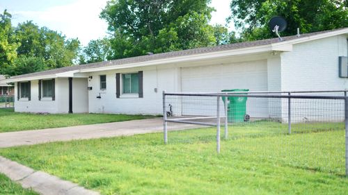 501 N 10th St, San Saba, TX, 76877-3110 | Card Image