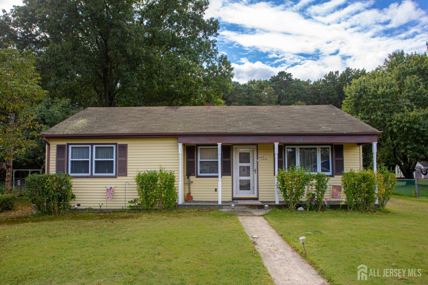 Old Rd, Monroe Township, NJ 08831
