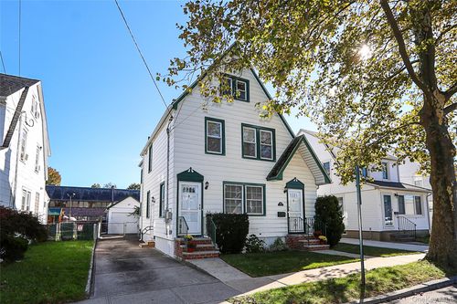 23 Stratford Ave, Williston Park, NY, 11596-1848 | Card Image