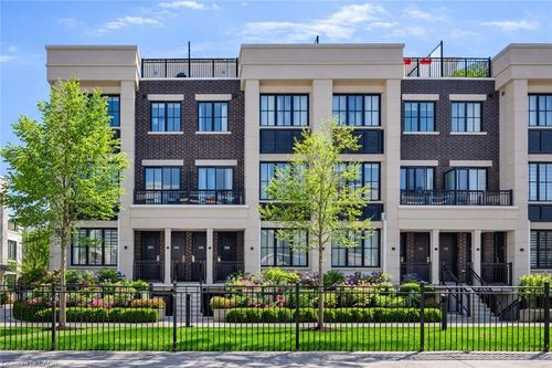 203-652 Cricklewood Dr, Mississauga, ON, L5G0A5 | Card Image