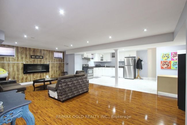 14 Ladbrook Cres, House other with 7 bedrooms, 5 bathrooms and 4 parking in Brampton ON | Image 39