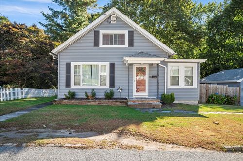 16 Greenville Rd, North Smithfield, RI, 02896-7520 | Card Image