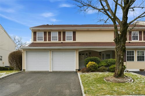 85 Woodlake Drive W, Oyster Bay, NY, 11797 | Card Image