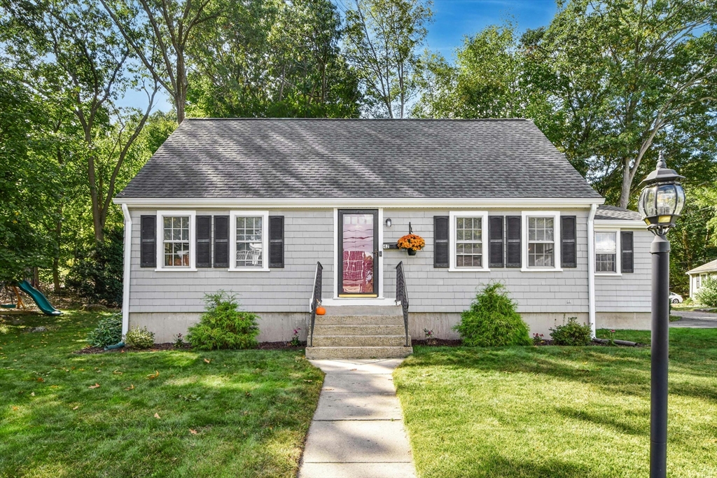 Lillian St, Woburn, MA 01801