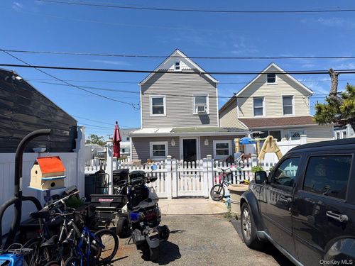 4 Bayview Ave, Howard Beach, NY, 11414-3924 | Card Image