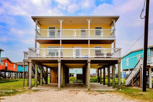 104 Beach Dr, Surfside Beach, TX, 77541-7941 | Card Image