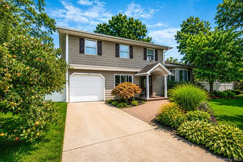 41 Chelsea Pl, Deer Park, NY, 11729-3001 | Card Image