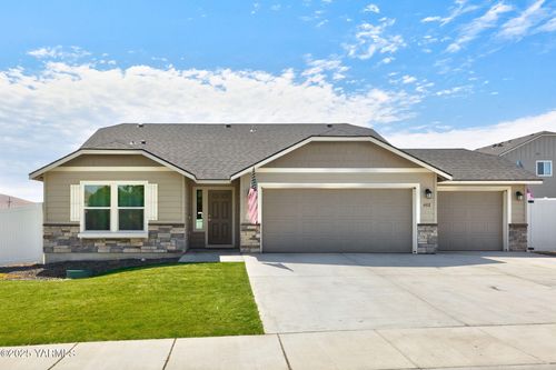 602 Olympic Ave, Moxee, WA, 98936-6007 | Card Image