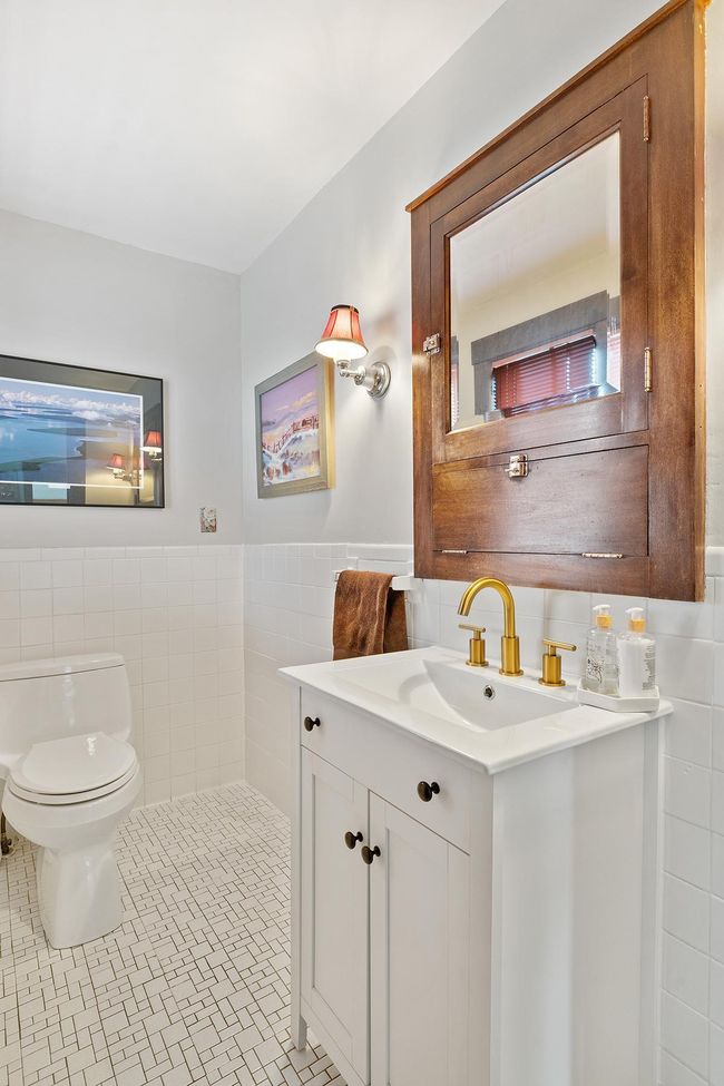 Main level powder room | Image 32