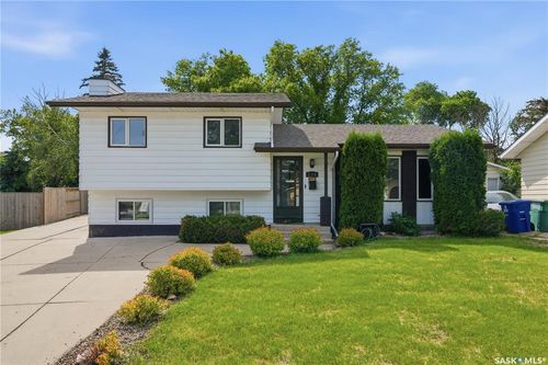 135 Penryn Cres, Saskatoon, SK, S7H5G3 | Card Image