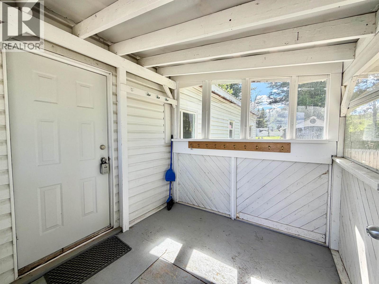 Residential in 103 Mile House 5
