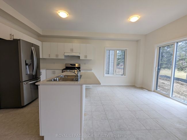7 Lawrence D Pridham Avenue, House other with 4 bedrooms, 3 bathrooms and 3 parking in New Tecumseth ON | Image 5