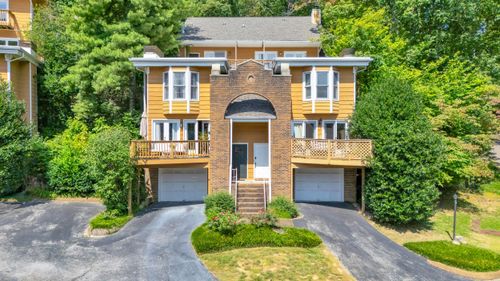 527 Winterview Ln, Chattanooga, TN, 37409-1136 | Card Image