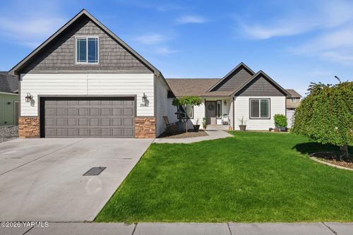 2016 S 57th Ave, Yakima, WA, 98903-1195 | Card Image