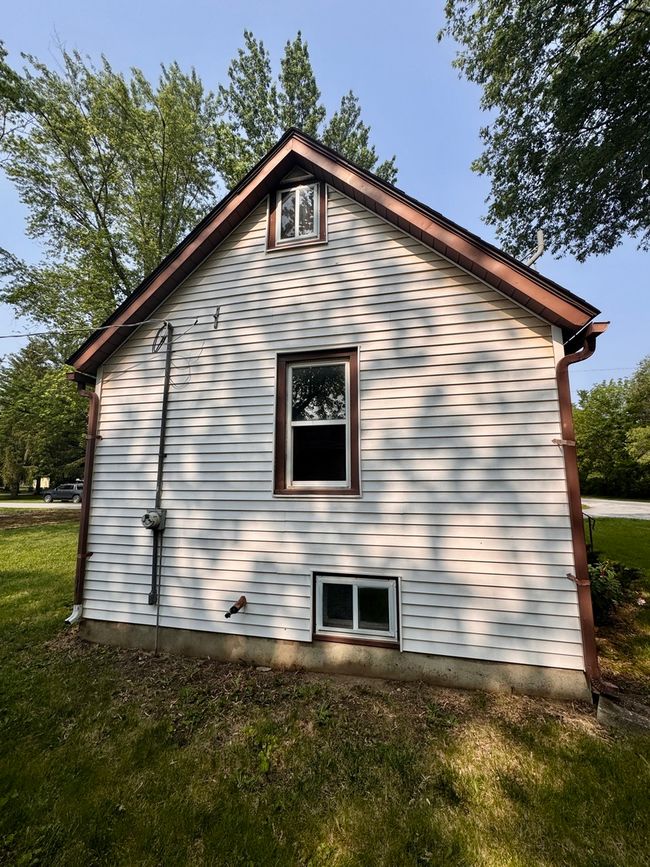 1202 E Water St, House other with 1 bedrooms, 1 bathrooms and 4 parking in Pontiac IL | Image 4