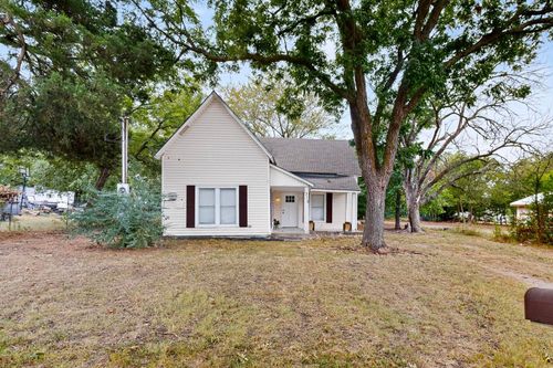 315 E Maple St, Whitewright, TX, 75491-2620 | Card Image