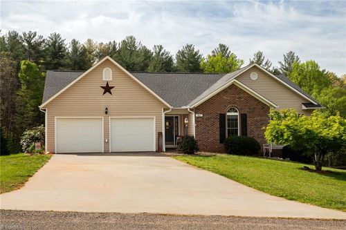 611 Briar Creek Drive, North Wilkesboro, NC, 28659 | Card Image