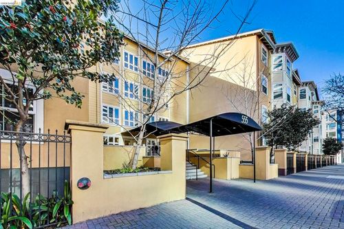 555 10th St, Oakland, CA, 94607-4030 | Card Image