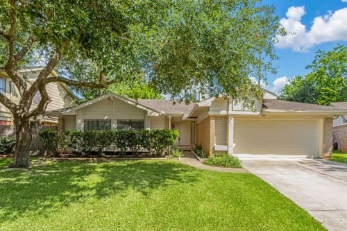 2015 Braesmeadow Ln, Sugar Land, TX, 77479-2250 | Card Image