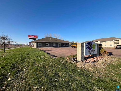 800 E Ryan Dr, Tea, SD, 57064-8137 | Card Image