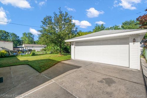 29301 Greater Mack Ave, Saint Clair Shores, MI, 48081-1227 | Card Image