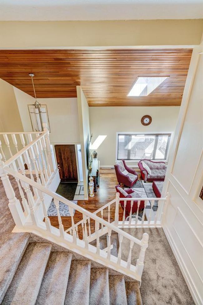 247 Pump Hill Crescent Sw, Home with 6 bedrooms, 3 bathrooms and 5 parking in Calgary AB | Image 16
