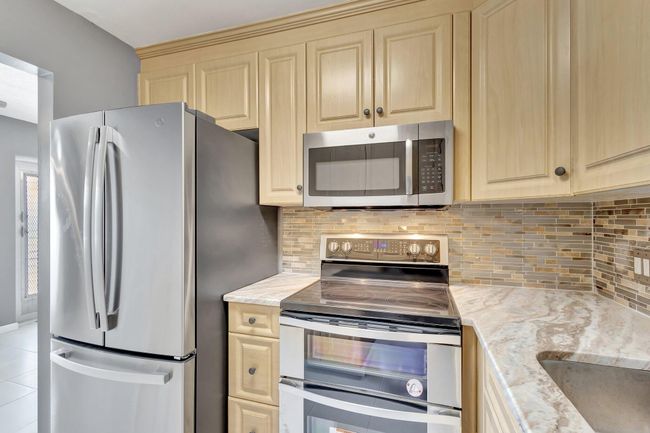 110 Sheffield E, Condo with 2 bedrooms, 2 bathrooms and null parking in West Palm Beach FL | Image 8