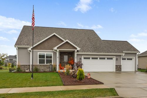 1451 Whalen Dr, Oconomowoc, WI, 53066-3592 | Card Image