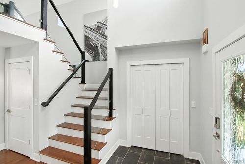 37147 Dundee St, Sterling Heights, MI, 48310-3528 | Card Image