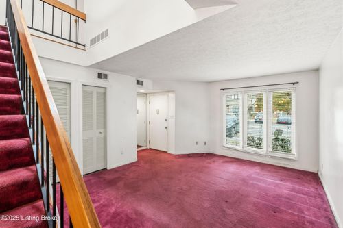 340 Crescent Spring Dr, Louisville, KY, 40206-2800 | Card Image