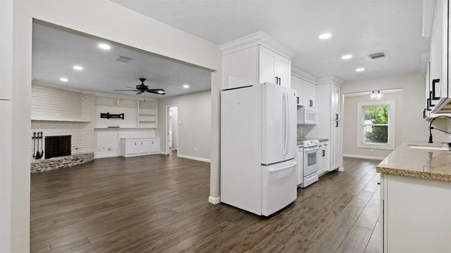 3203 Piney Brook Dr, House other with 3 bedrooms, 2 bathrooms and 2 parking in La Porte TX | Image 9