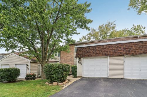 556 Leslie Ln, Bolingbrook, IL, 60440-1339 | Card Image