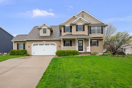 2943 Church St, Bettendorf, IA, 52722-8237 | Card Image